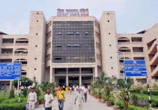 accused whips out loaded pistol inside delhi... accused whips out loaded pistol inside delhi...