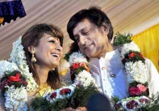 tharoor s honeymoon trip starts with technical... tharoor s honeymoon trip starts with technical...