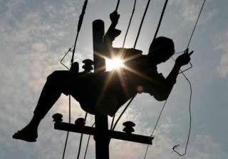 three workers of a private company electrocuted -... three workers of a private company electrocuted -...