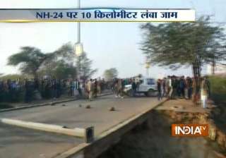 massive mudslide blocks traffic on nh 24 in... massive mudslide blocks traffic on nh 24 in...