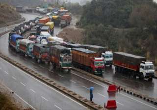jammu srinagar national highway shut for fourth... jammu srinagar national highway shut for fourth...