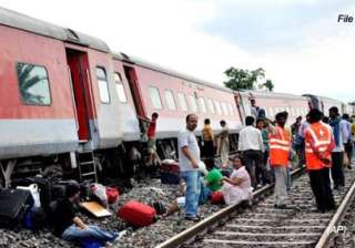 rajdhani derails near kolkata all passengers safe... rajdhani derails near kolkata all passengers safe...