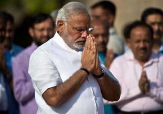 modi greets nation on republic day pays tribute... modi greets nation on republic day pays tribute...