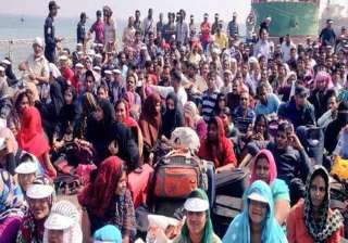 two indian ships with 484 evacuees arrive from... two indian ships with 484 evacuees arrive from...