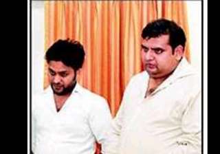 blackmailers posing as tv reporters nabbed -... blackmailers posing as tv reporters nabbed -...