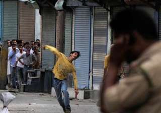 eight cops among 20 injured in fresh clashes in... eight cops among 20 injured in fresh clashes in...