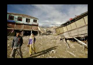 five armymen killed 33 untraced after leh... five armymen killed 33 untraced after leh...
