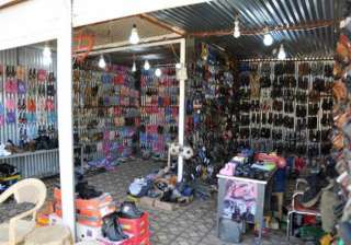 disgraceful chinese company packs shoes in boxes... disgraceful chinese company packs shoes in boxes...
