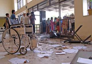 irate mob ransacks palghar hospital beat doctors... irate mob ransacks palghar hospital beat doctors...