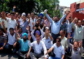 jk government staff go on strike - India TV jk government staff go on strike - India TV