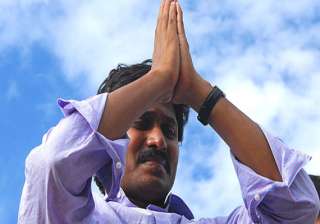 jagan pays floral tribute at ysr samadhi - India... jagan pays floral tribute at ysr samadhi - India...