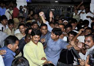 jagan faces ire of telangana supporters - India TV jagan faces ire of telangana supporters - India TV