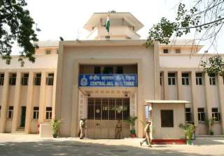 kanimozhi lodged in 15ftx10ft cell in tihar jail... kanimozhi lodged in 15ftx10ft cell in tihar jail...