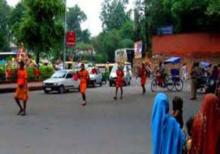 kanwariyas go on rampage after car hit devotees -... kanwariyas go on rampage after car hit devotees -...
