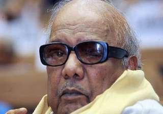 karunanidhi broke down while meeting daughter in... karunanidhi broke down while meeting daughter in...