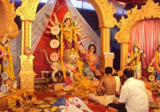 kumari puja marks maha ashtami in kolkata - India... kumari puja marks maha ashtami in kolkata - India...