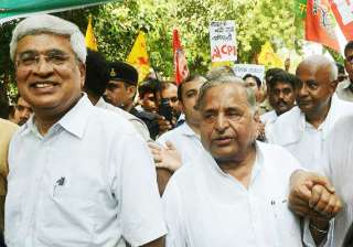 lok sabha polls mulayam to meet karat for... lok sabha polls mulayam to meet karat for...