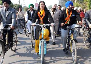 mla de naal mp free is sidhu s slogan in amritsar... mla de naal mp free is sidhu s slogan in amritsar...