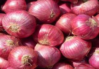 mns sells onion at rs 25 a kg in mumbai - India TV mns sells onion at rs 25 a kg in mumbai - India TV