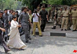 mamata s security giving police sleepless nights... mamata s security giving police sleepless nights...