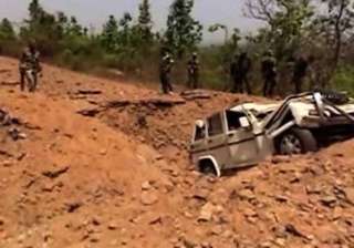 maoists attack civilian jeep 4 injured - India TV maoists attack civilian jeep 4 injured - India TV