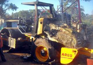 maoists set on fire excavator machine - India TV maoists set on fire excavator machine - India TV