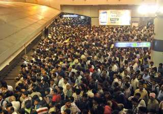 metro services on dwarka route disrupted - India... metro services on dwarka route disrupted - India...