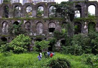 mumbai gangrape crime branch officers reconstruct... mumbai gangrape crime branch officers reconstruct...