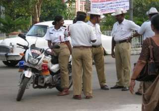 mumbai traffic cop assaulted by mlas transferred... mumbai traffic cop assaulted by mlas transferred...