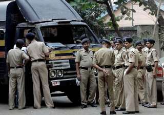 mumbai police to start helpline to nail corrupt... mumbai police to start helpline to nail corrupt...