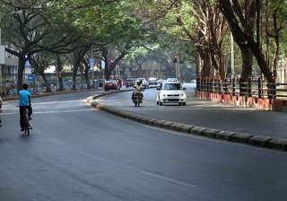 mumbai streets empty as people watch wc final -... mumbai streets empty as people watch wc final -...