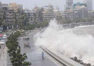 mumbaikars warned against venturing near sea -... mumbaikars warned against venturing near sea -...