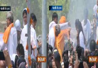 live gopinath munde s mortal remains consigned to... live gopinath munde s mortal remains consigned to...