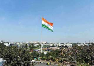 naveen jindal hoists delhi s highest monumental... naveen jindal hoists delhi s highest monumental...
