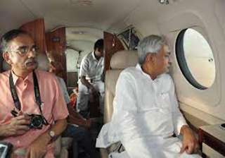 nitish conducts aerial survey of flooded areas -... nitish conducts aerial survey of flooded areas -...