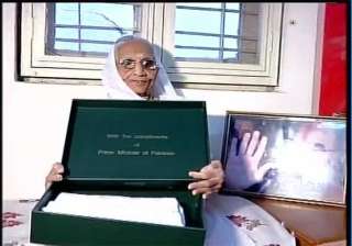 now nawaz sharif sends a sari for narendra modi s... now nawaz sharif sends a sari for narendra modi s...