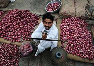 onions selling for rs 70 90 a kg in delhi nafed... onions selling for rs 70 90 a kg in delhi nafed...