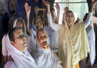 over 1 000 vrindavan widows celebrate diwali... over 1 000 vrindavan widows celebrate diwali...