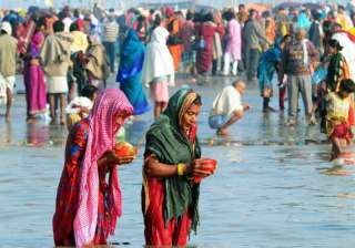 over 8 lakh pilgrims take holy dip at gangasagar... over 8 lakh pilgrims take holy dip at gangasagar...