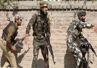 eight policemen injured in srinagar gunfight -... eight policemen injured in srinagar gunfight -...