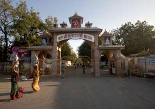 asaram bapu s ashram torched in gujarat - India TV asaram bapu s ashram torched in gujarat - India TV