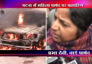 patna crowd sets fire to vehicles after... patna crowd sets fire to vehicles after...
