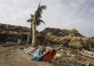 phailin weakens further takes shape of deep... phailin weakens further takes shape of deep...