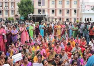protests continue unabated in seemandhra region -... protests continue unabated in seemandhra region -...