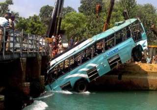 punjab bus mishap 13 bodies recovered so far -... punjab bus mishap 13 bodies recovered so far -...