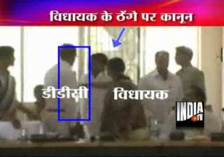 rjd mla slaps district official in jharkhand -... rjd mla slaps district official in jharkhand -...