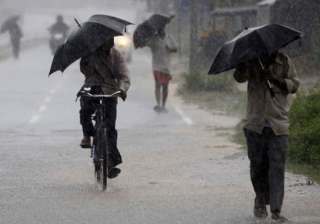 rain adds to miseries of cyclone hit people in... rain adds to miseries of cyclone hit people in...
