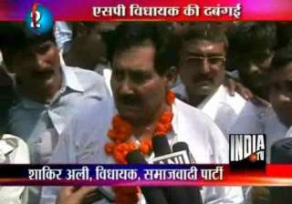 sp mla rides a horse on deoria railway platform -... sp mla rides a horse on deoria railway platform -...