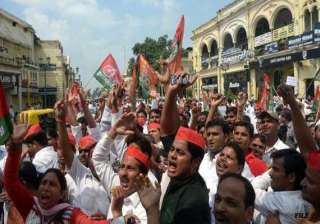 samajwadi party protests hike in rail fares -... samajwadi party protests hike in rail fares -...