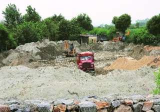 sand mafia shifts from noida - India TV sand mafia shifts from noida - India TV